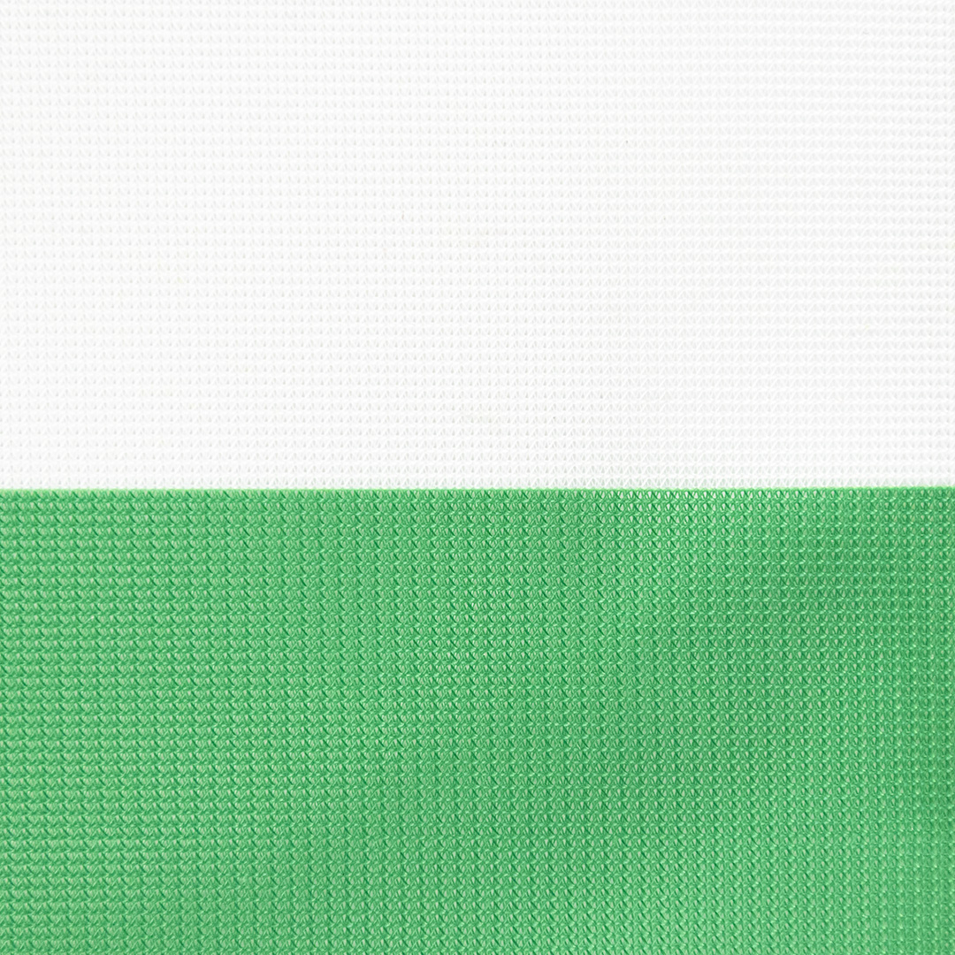 Materiale leggero e resistente per movimenti fluidi e dinamici.