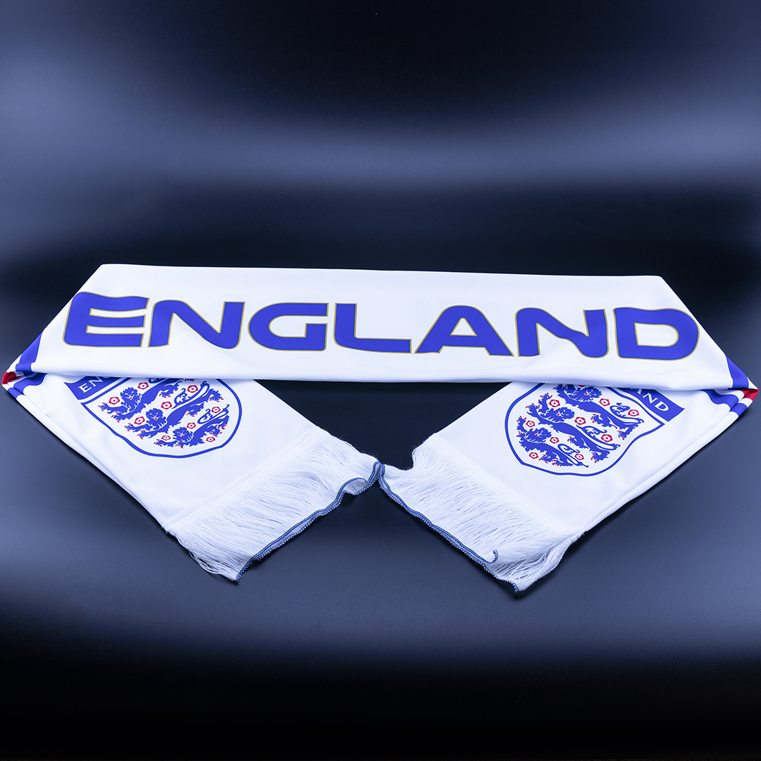 Dimensioni perfette per tifosi: 130x18cm per massima visibilità.