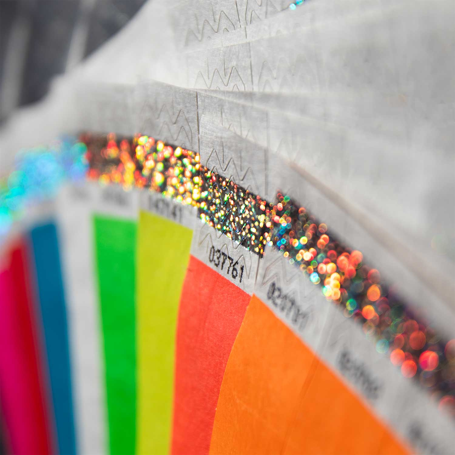 9 colori neon brillanti per distinguere categorie di ospiti.