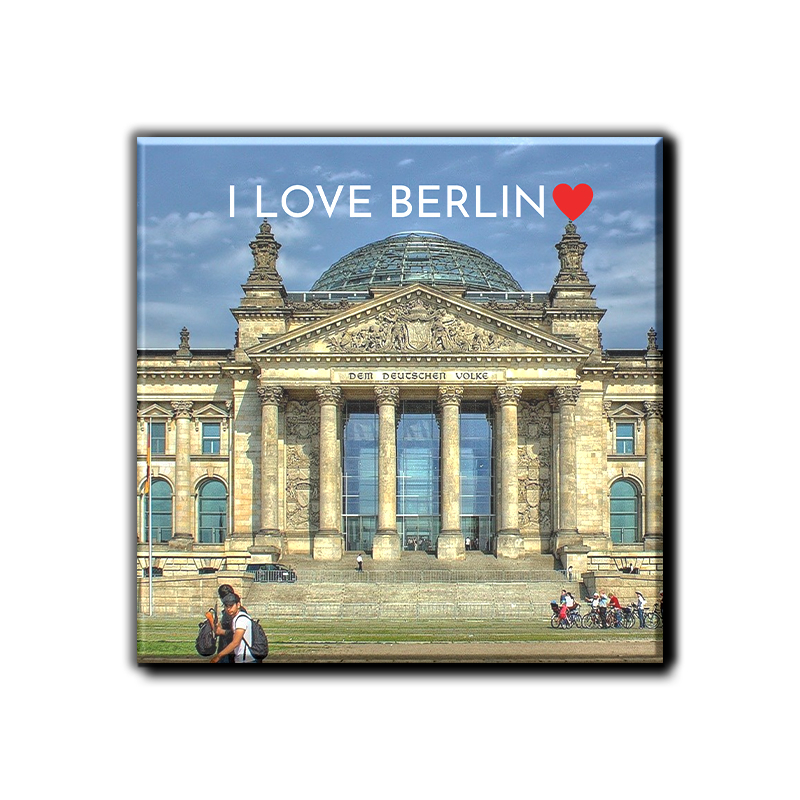 Gadget promozionali distintivi con logo e testo personalizzati.