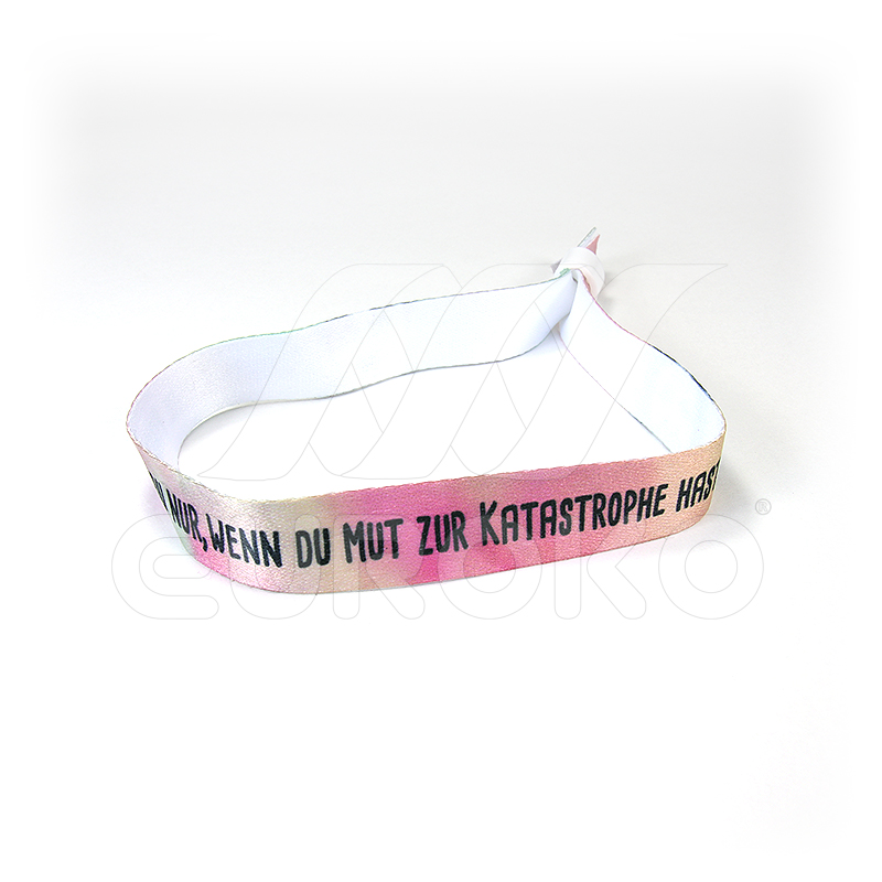 Matériau polyester doux offrant un confort exceptionnel toute la journée.