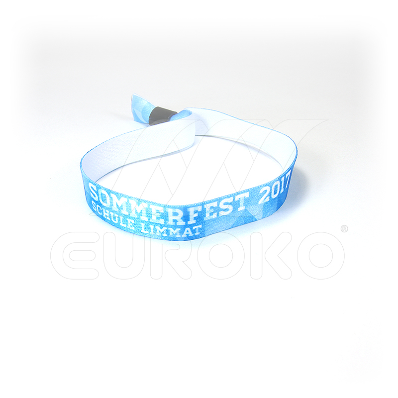 Resistenti all'acqua e allo strappo per eventi all'aperto estremi.