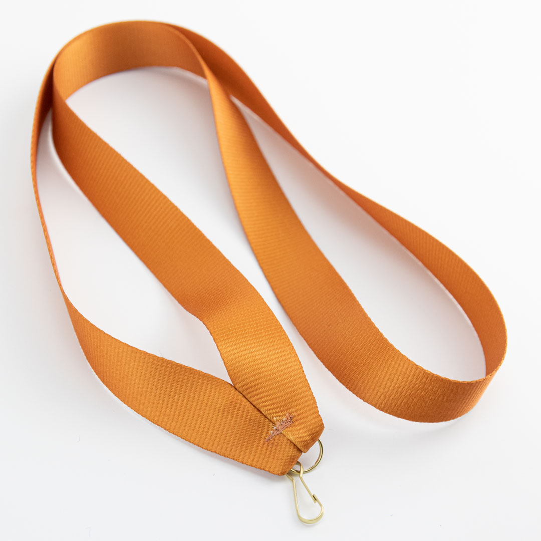 Mousqueton robuste et couture renforcée pour une fixation sécurisée.