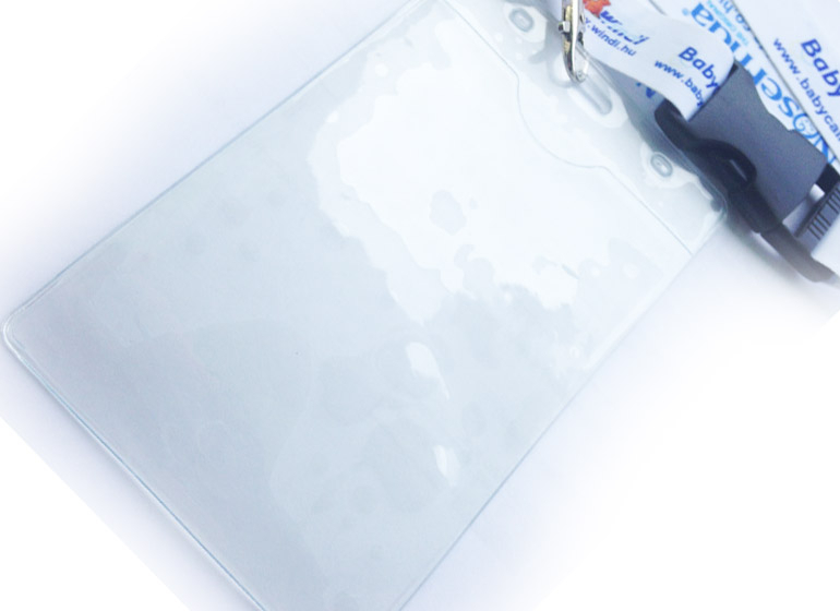 Design versatile compatibile con cordini e accessori standard.