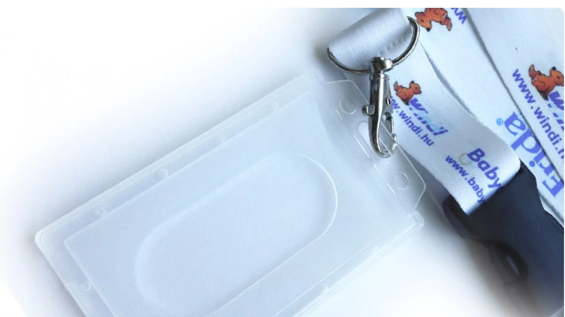 Compatibile con tutti i laccetti e sistemi di aggancio standard.