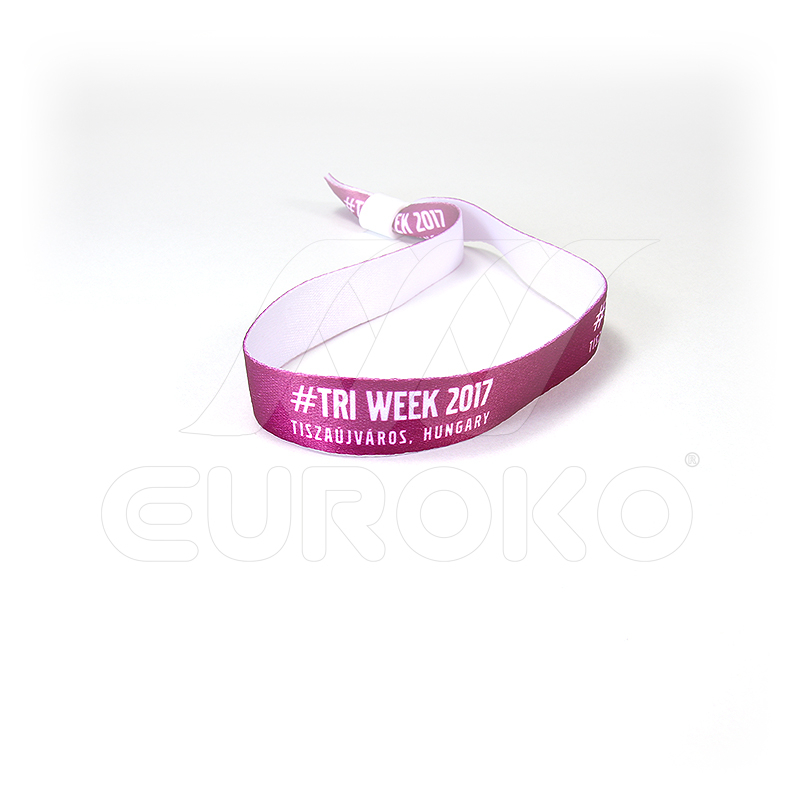 Tessuto satinato premium per comfort eccezionale durante eventi prolungati.