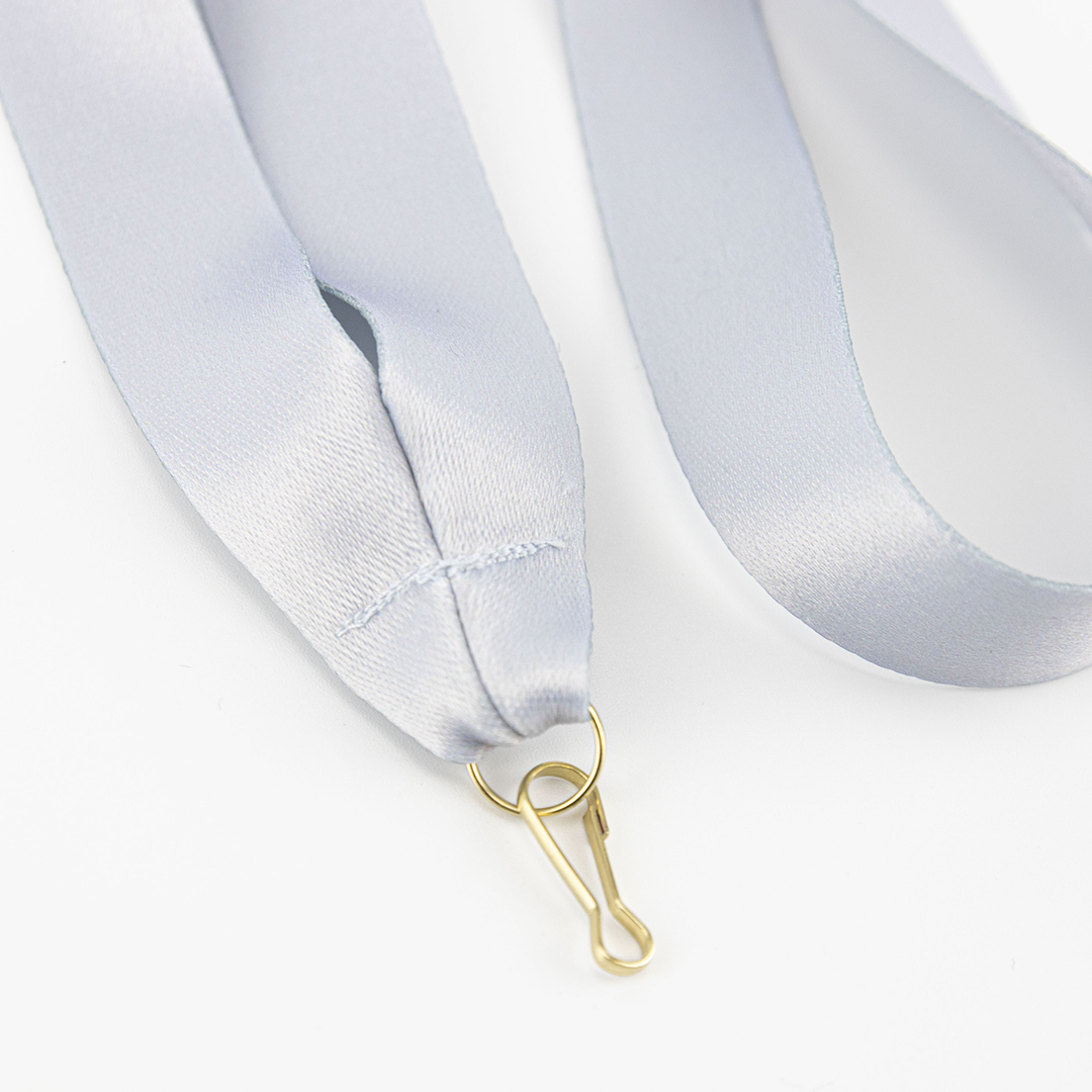 Materiale satinato di alta qualità con finitura metallica brillante.