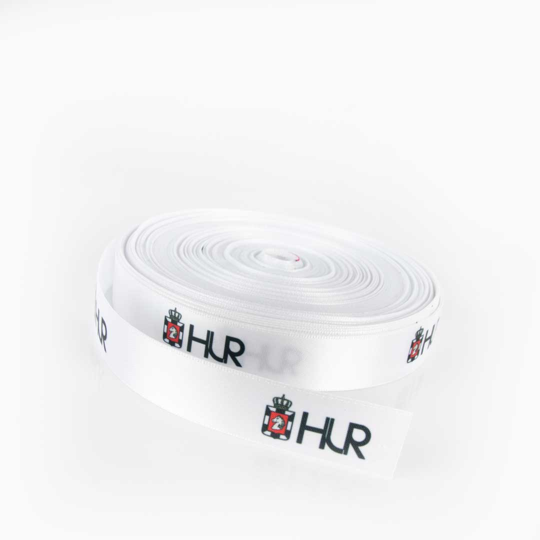 Raso di seta premium con finitura lucida per un aspetto sofisticato.