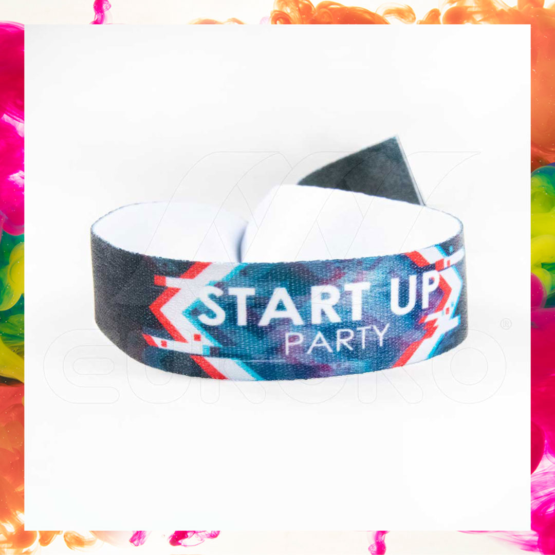 Design personalizzati completi con stampa fronte-retro disponibile.