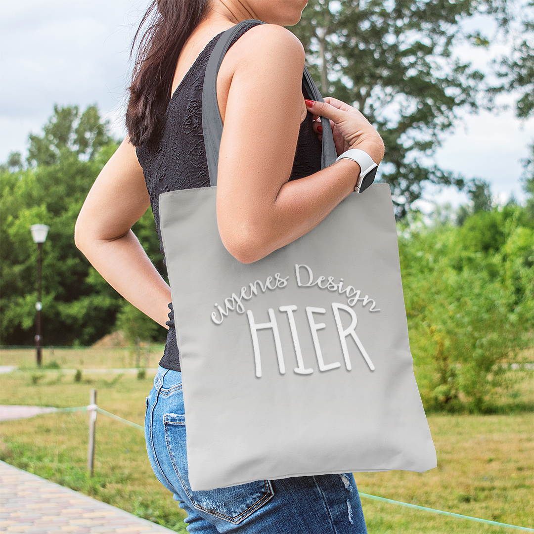 Dimensioni compatte e versatili, perfette per ogni occasione quotidiana.