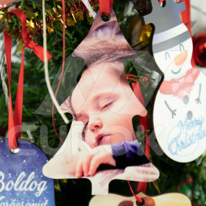 Personalisierter Weihnachtsbaumschmuck aus Holz