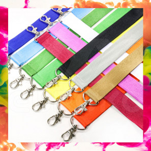 Unbedruckte Lanyards aus geripptem Polyester