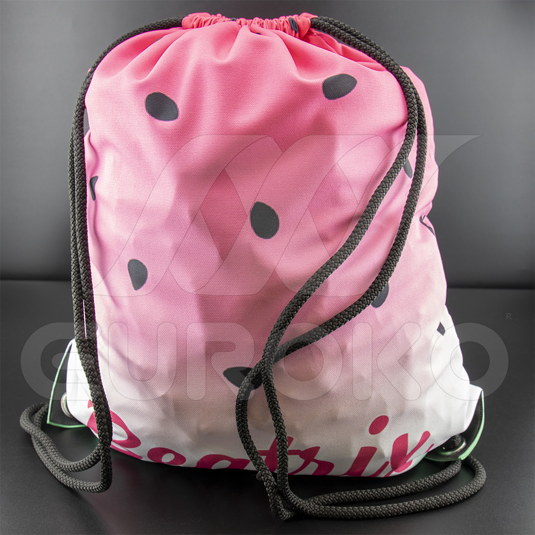 Poliestere resistente con angoli rinforzati per durabilità superiore.