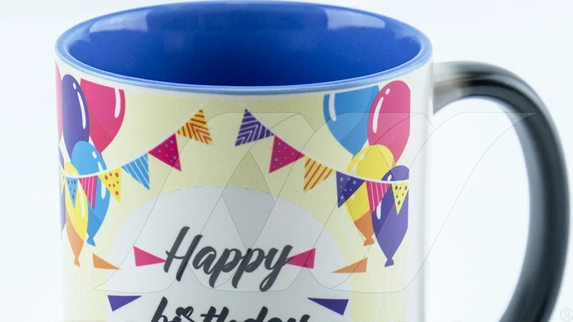 Scegli tra 8 colori vivaci per interno e manico della tua tazza.