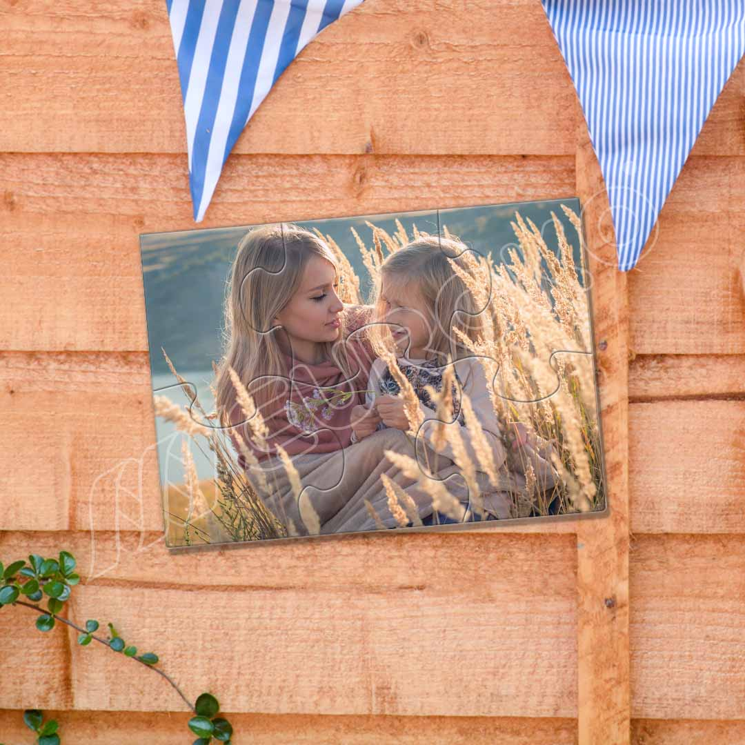 Trasforma i tuoi momenti speciali in un puzzle personalizzato unico.