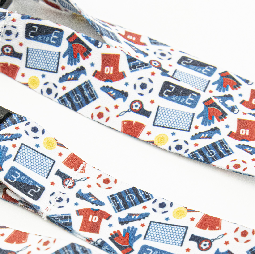 Grafica calcistica vivace e dettagliata con stampa sublimatica duratura.