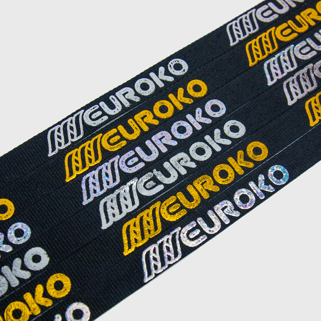 Personalizza con logo e design in foglia metallica su oltre 16 colori.