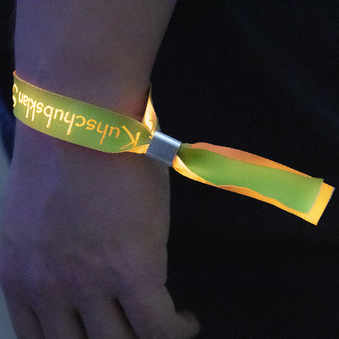 Tessuto intrecciato resistente e confortevole per eventi di più giorni.