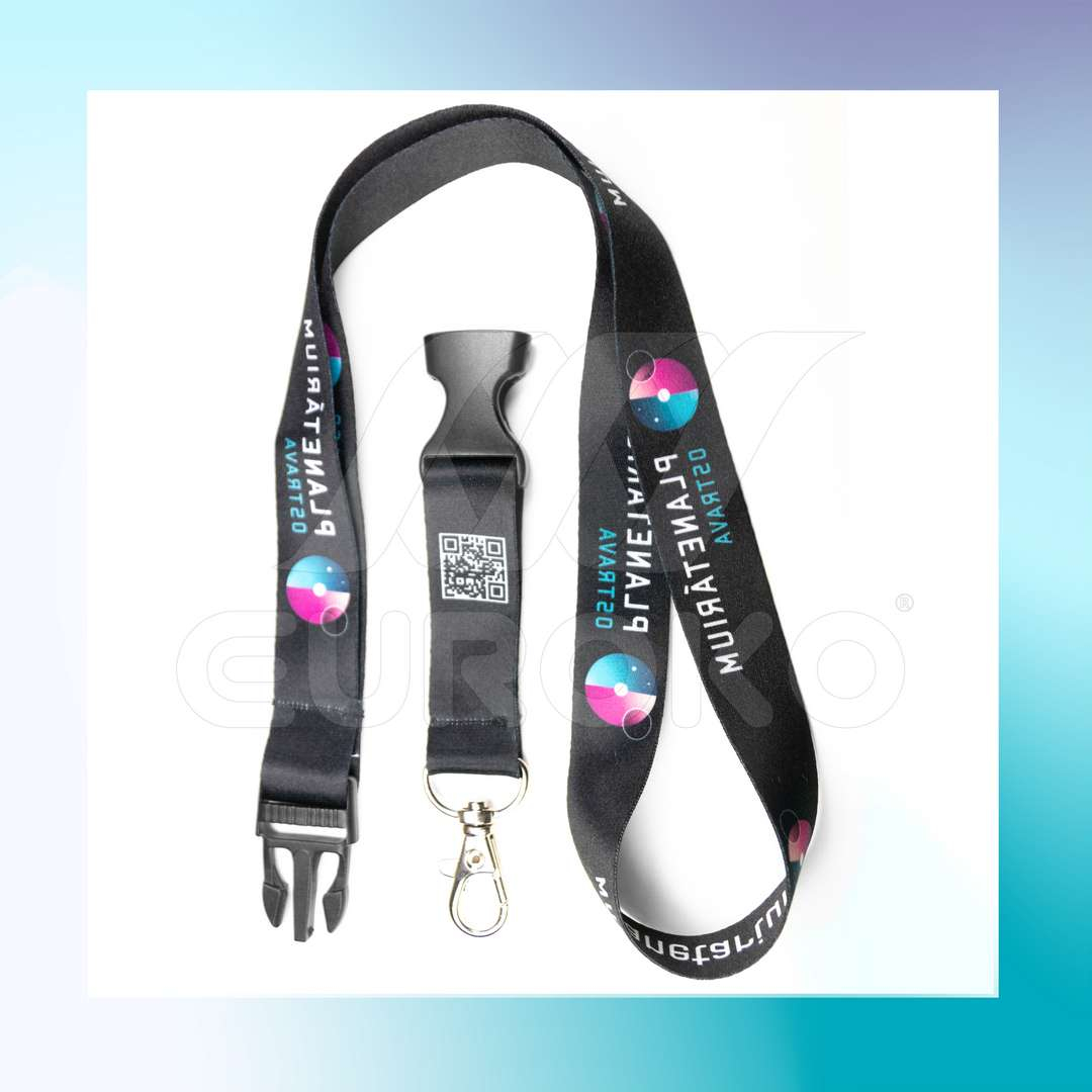 Personalizzazione completa con loghi, QR code e ganci a scelta.